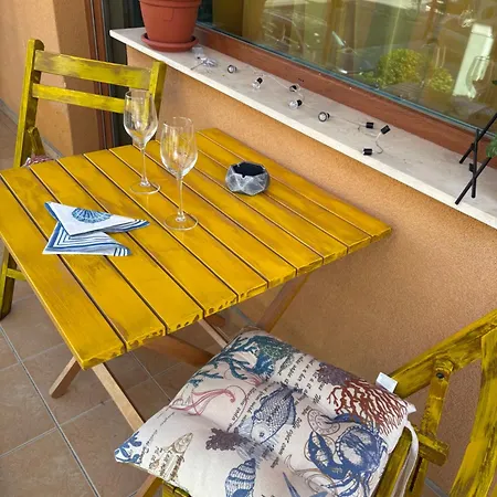 Cozy In Sunny Апартамент